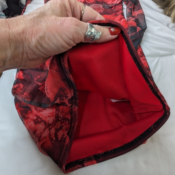 PrettyLittleThing Red and Black Dragon Long Sleeve Sexy Dress - Picture 10 of 16